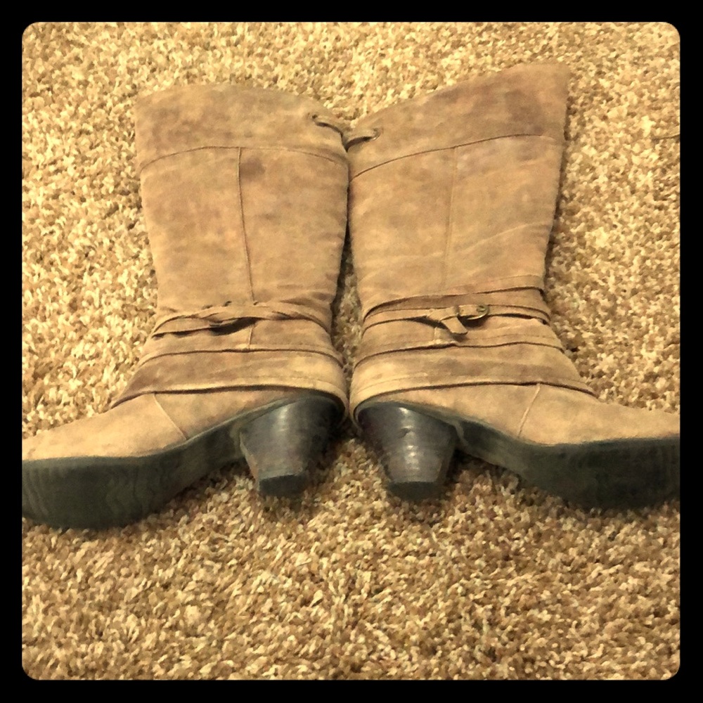 Sandy brown heel boots